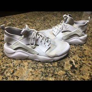Nike Air Huarache (White/Cream) Size: 12